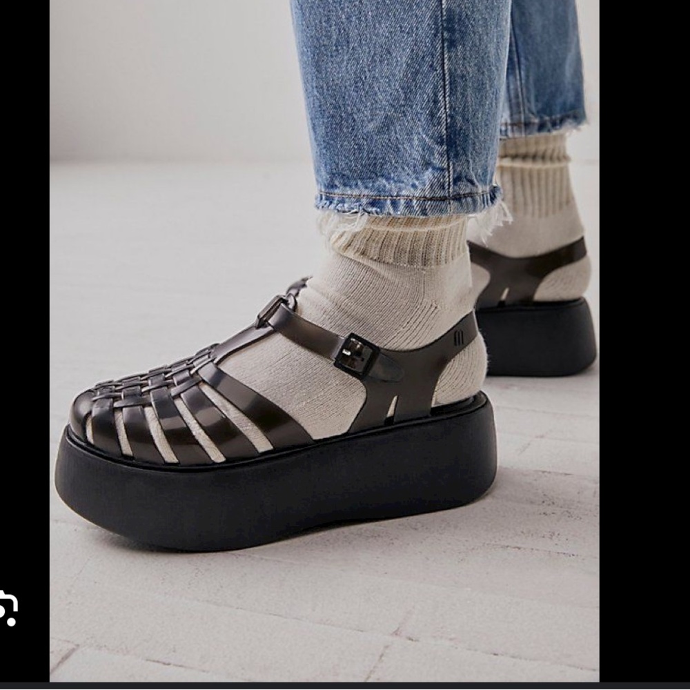 Platform jelly sandals